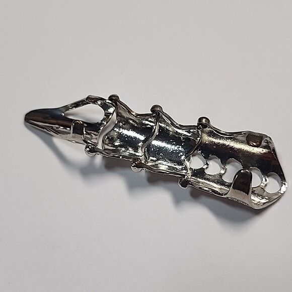 Knuckle Armour Ring in Silver Tone - Picture 2 of 3